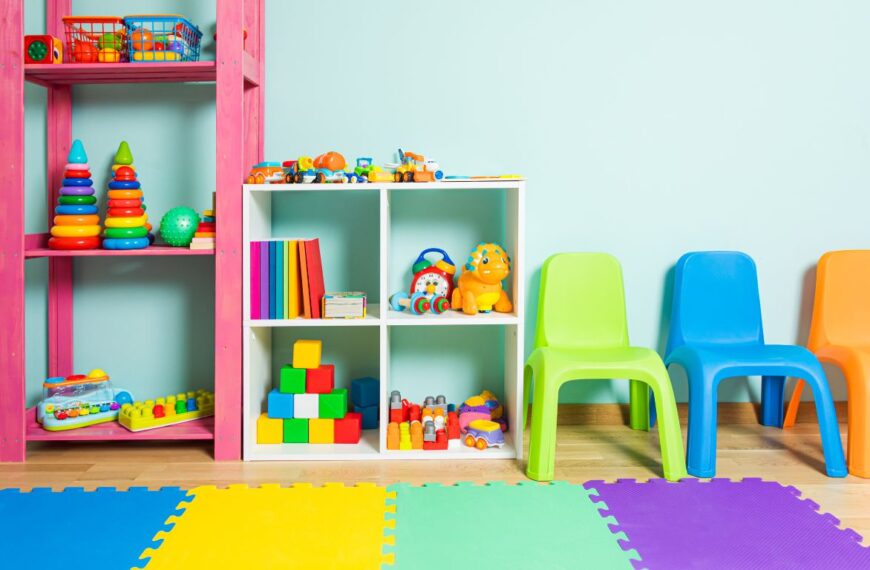 نقص المعلمات والمساعدات بالروضات يعيق ذهاب الأهالي لعملهم