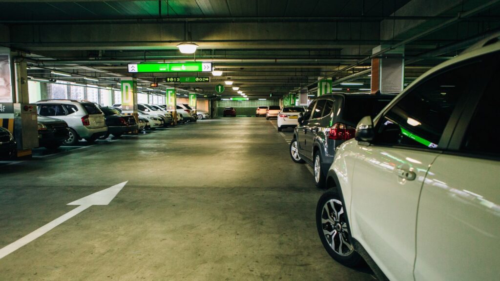 القانون الذي هَدَفَ لتخفيض أسعار مواقف السيارات يرفعها 30% 4 parking