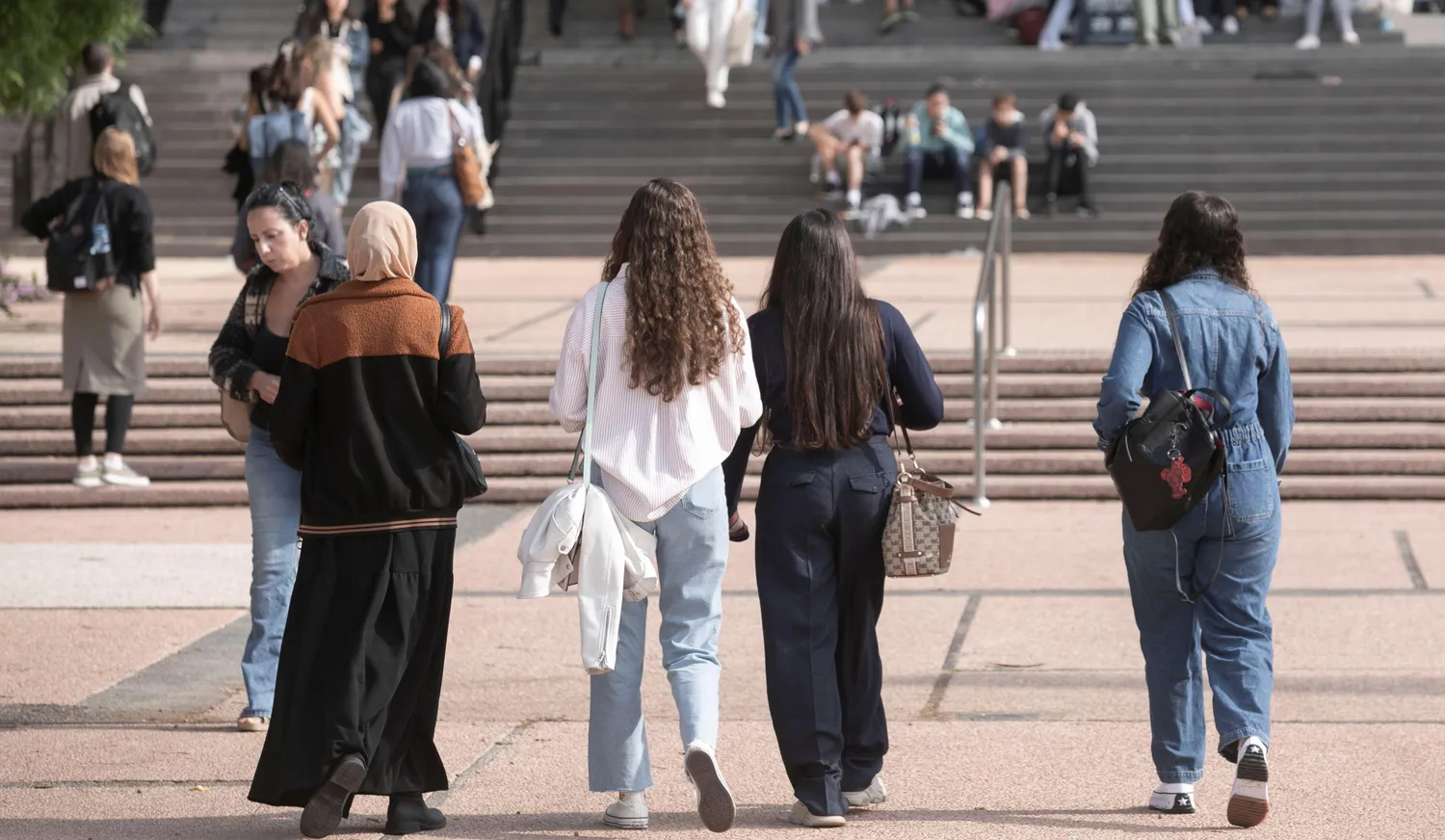 العرب والحريديم سيستفيدون من الذكاء الاصطناعي، المتضررون الرئيسيون: حملة اللقب الأول