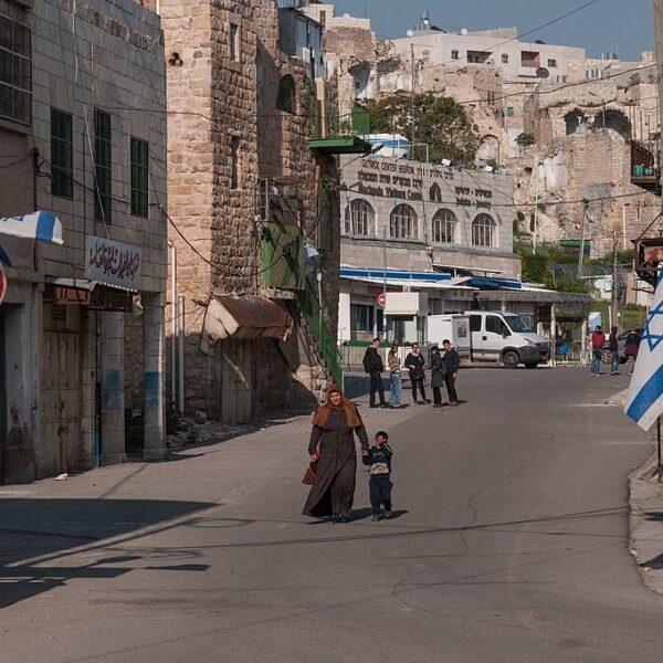“أسوأ وقت للإصابة بالسرطان”.. الاقتصاد الفلسطيني على حافة الهاوية
