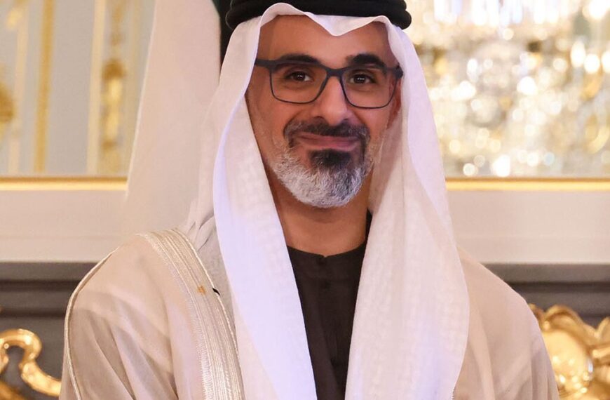 من هو خالد بن زايد ولي عهد الإمارات وواجهة استثماراتها الجديدة؟