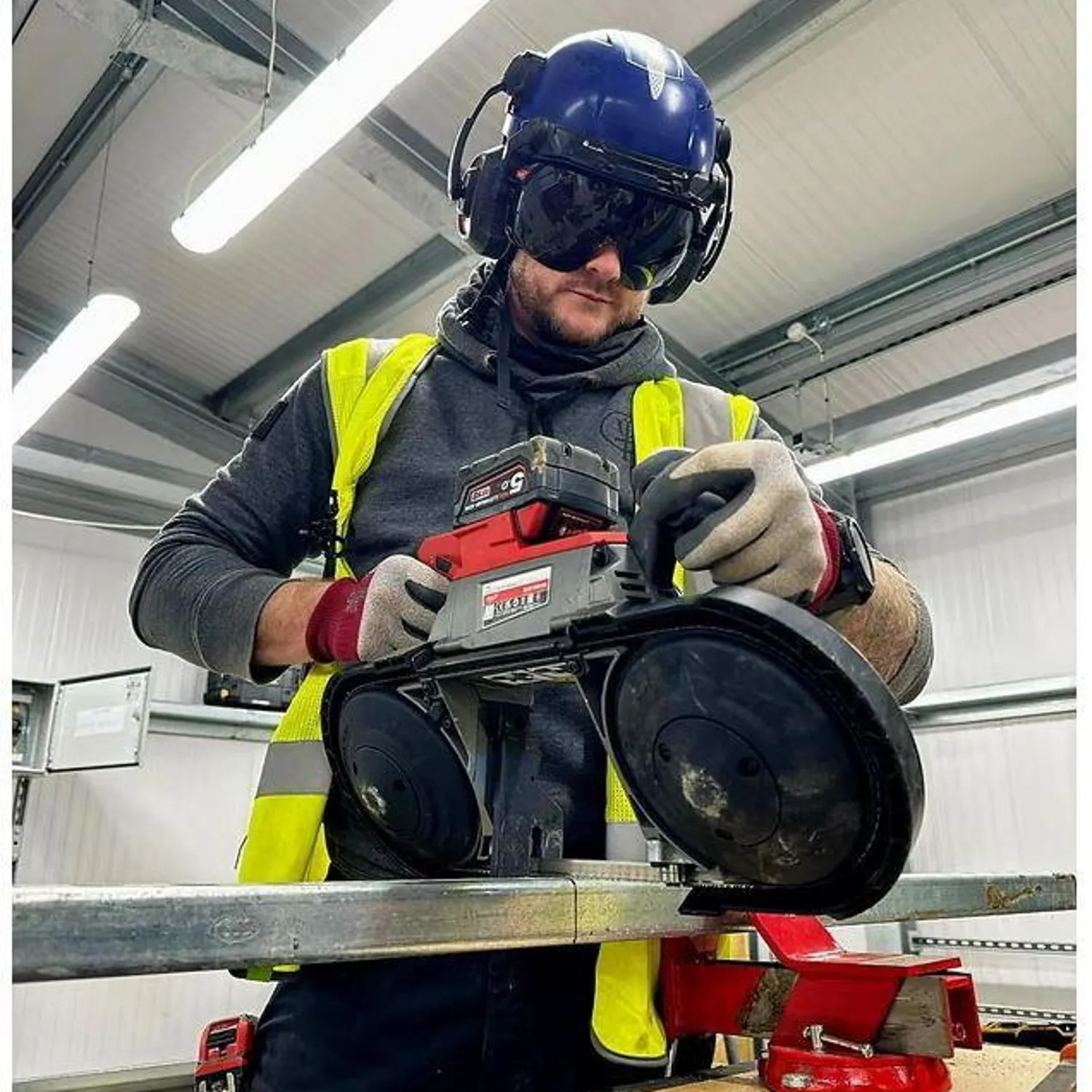 "الناس يستبدلون التعليم الأكاديمي بالتدريب المهني، حيث يبحثون عن وظائف لا يمكن للذكاء الاصطناعي سرقتها منهم"