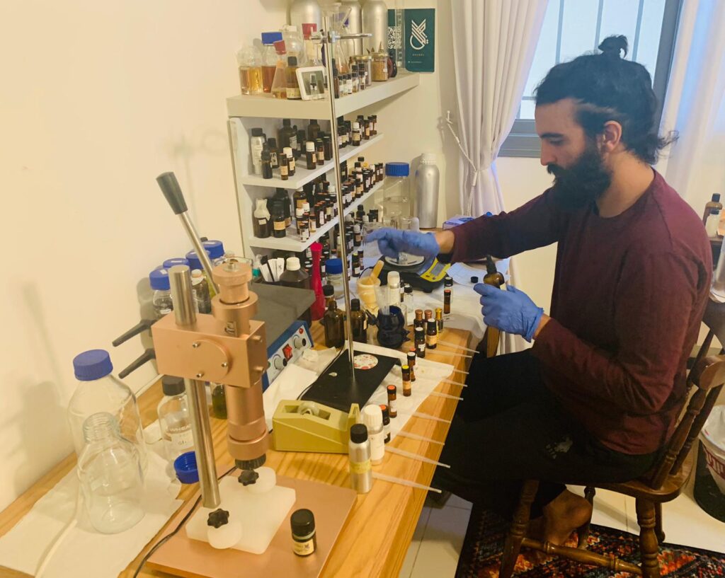 "في عطر «باب الساهرة» أردتُ أن أترجم روح القدس إلى رائحة" 3 42e868d0 d6d6 4bdf 8de5 def01fc60701