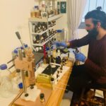 "في عطر «باب الساهرة» أردتُ أن أترجم روح القدس إلى رائحة" 16 “في عطر «باب الساهرة» أردتُ أن أترجم روح القدس إلى رائحة”