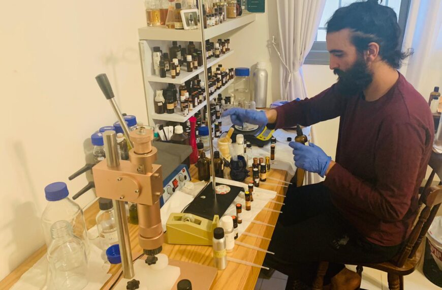 "في عطر «باب الساهرة» أردتُ أن أترجم روح القدس إلى رائحة"