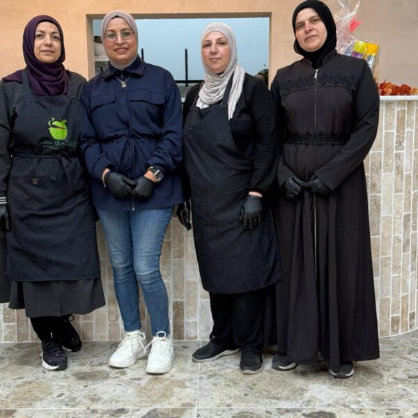 “التفاح الأخضر” في أم الفحم: مطعم للنساء فقط!