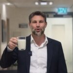 ما هو “إصلاح الحليب” الذي يقوده سموتريتش؟ وهل سيخفض الأسعار؟