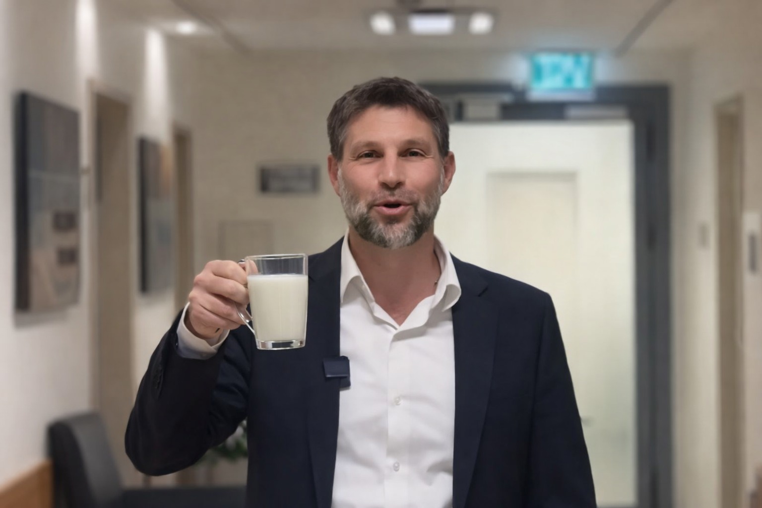 ما هو "إصلاح الحليب" الذي يقوده سموتريتش؟ وهل سيخفض الأسعار؟