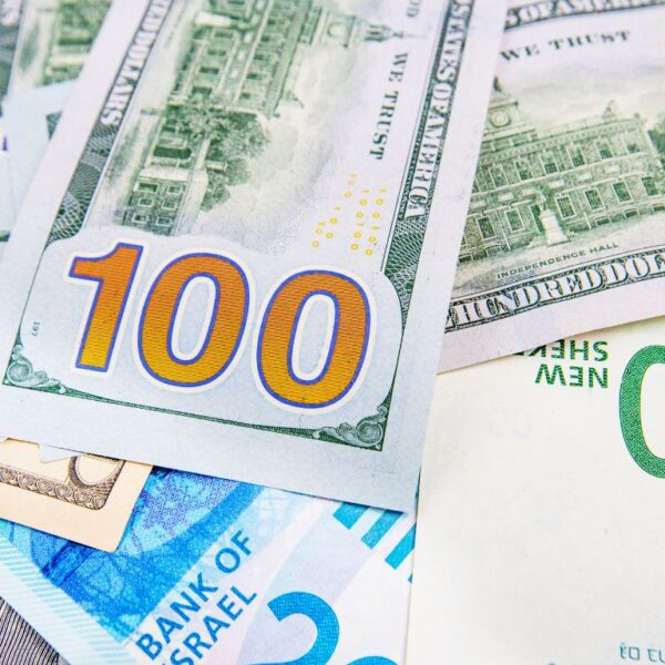 غولدمان ساكس: “الشيكل مبالغ في قوّته، راهنوا ضده واشتروا دولار”!