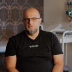 الدكتور عبد سمارة يقاضي إعلامي قناة 14 الذي تسبَّبَ بطرده