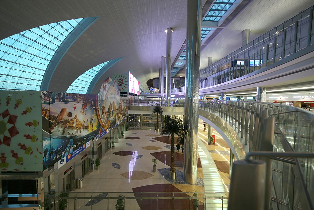 الهجمات الإيرانية تشل مطار دبي الأكثر ازدحامًا بالعالم 3 1024px DXB Terminal 3 in early morning