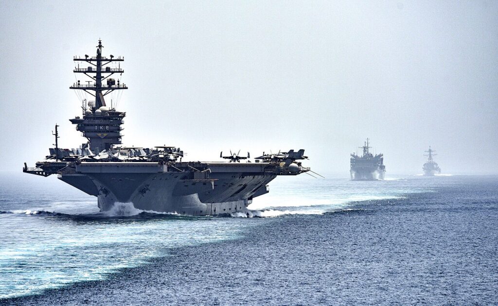 الرابحون والخاسرون من أزمة الطاقة في مضيق هرمز 4 1280px CVN 69 transits the Strait of Hormuz 28465403076