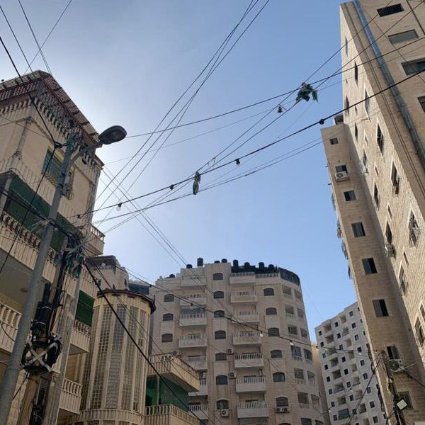 “عندما نسمع صفارات الإنذار، لا نعرف ماذا نفعل. لا يوجد مكان نذهب إليه”