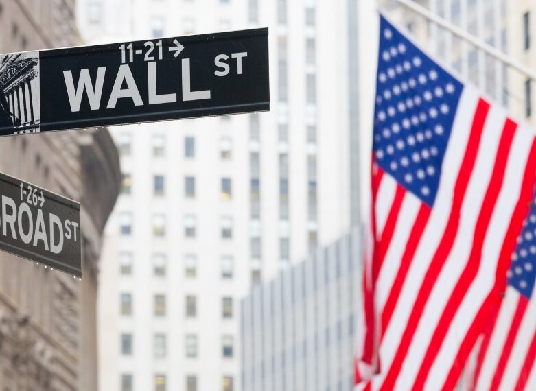 تراجع وول ستريت يتقلص مع استقرار نسبي رغم صعود النفط إلى