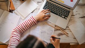 التعليم عن بعد يُكلِّف الاقتصاد 1.25 مليار شيكل أسبوعيًا