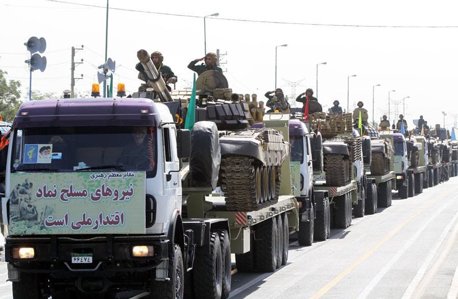 حقق أرباحًا طائلة: كيف أسهم بنك سويسري صغير في تمويل الحرس الثوري؟ 8 Parade of IRGC tank transporters