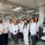 رغم الحرب: النساء العربيات يقفن على خطوط الإنتاج بالمصانع