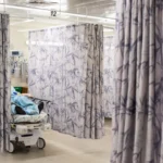 “ليس منارة للتعايش المشترك”: تقرير جديد يكشف كيف يلاحق الجهاز الصحي الموظفين العرب منذ 7 أكتوبر