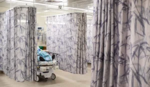 “ليس منارة للتعايش المشترك”: تقرير جديد يكشف كيف يلاحق الجهاز الصحي الموظفين العرب منذ 7 أكتوبر