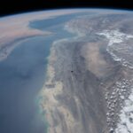 العالم على “حافة مضيق”: ترامب يلجأ لسيناريو فنزويلا في هرمز