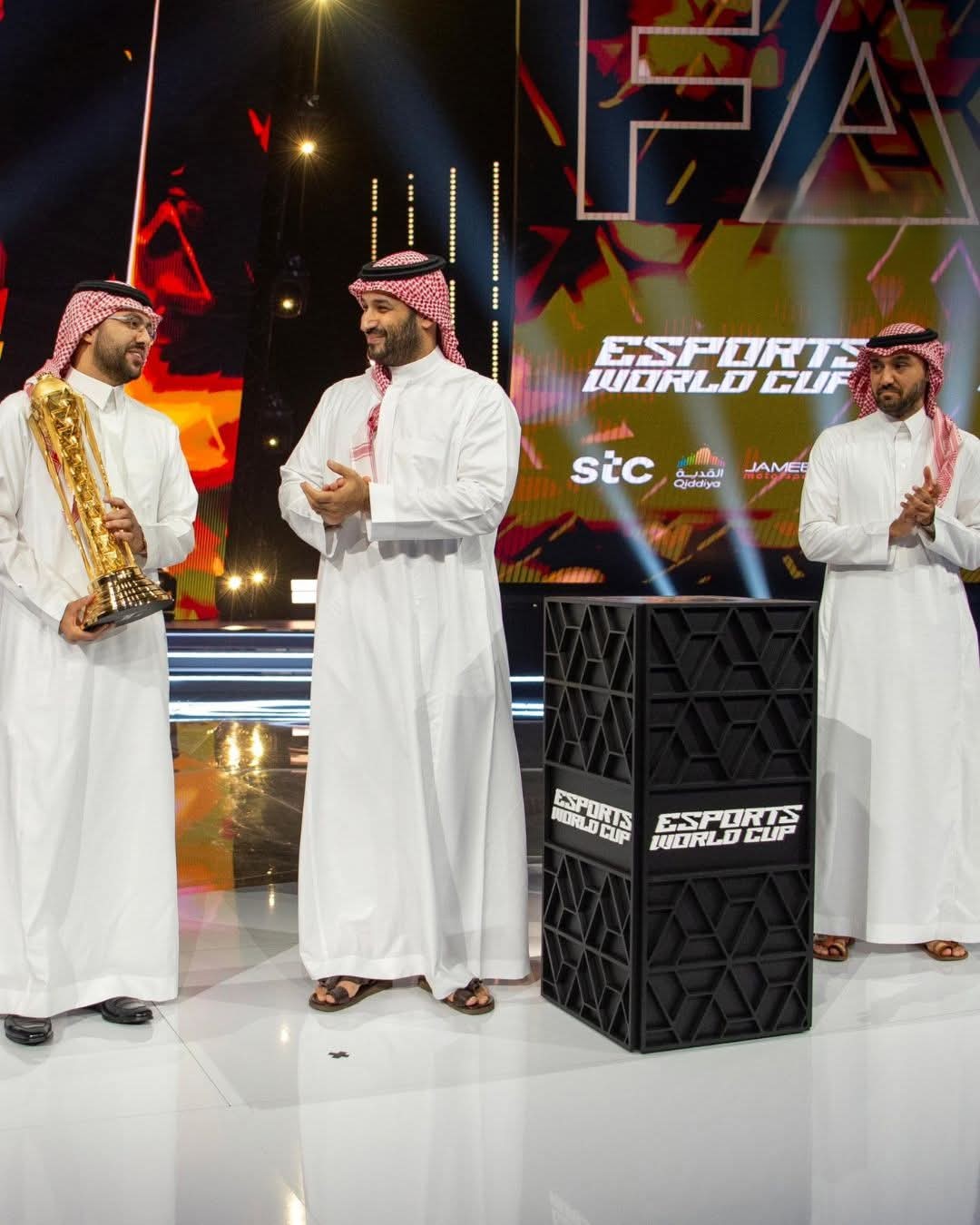 من مدمن عليها إلى أكبر لاعب اقتصادي فيها: كيف حوّل ابن سلمان السعودية إلى قبلة الألعاب الإلكترونية؟