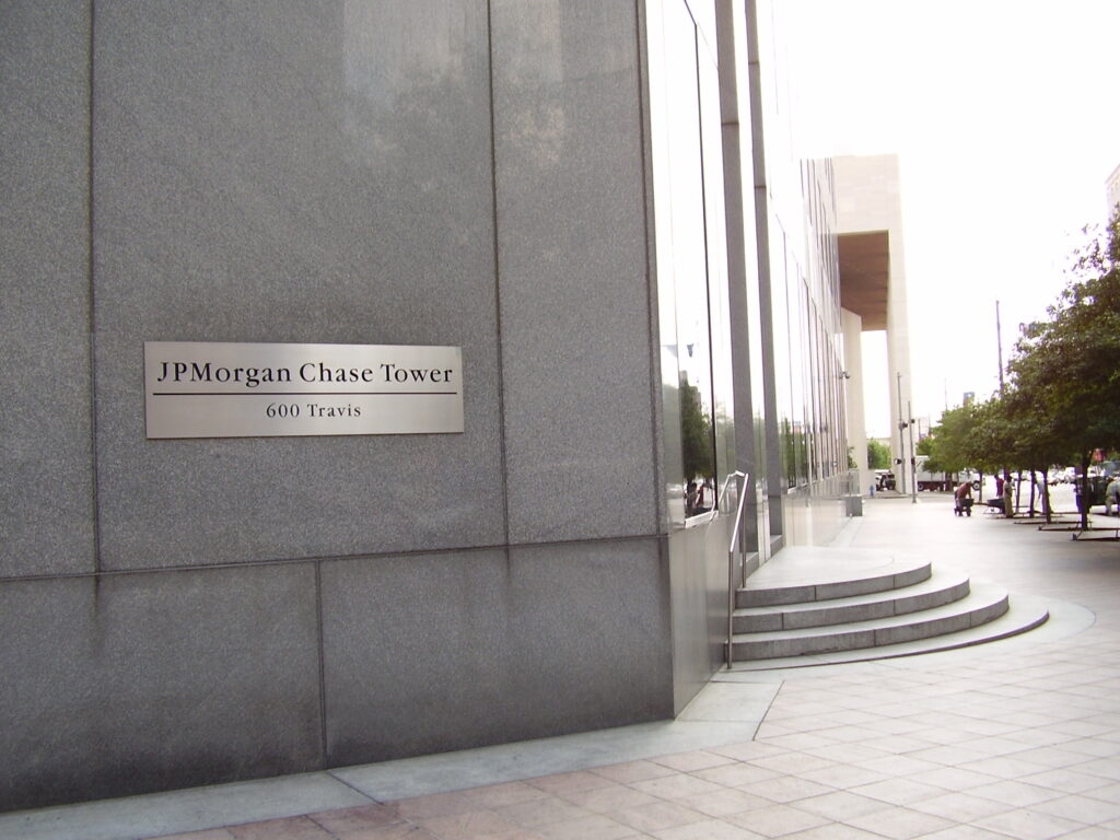 JPMorganChaseTowerEntrance