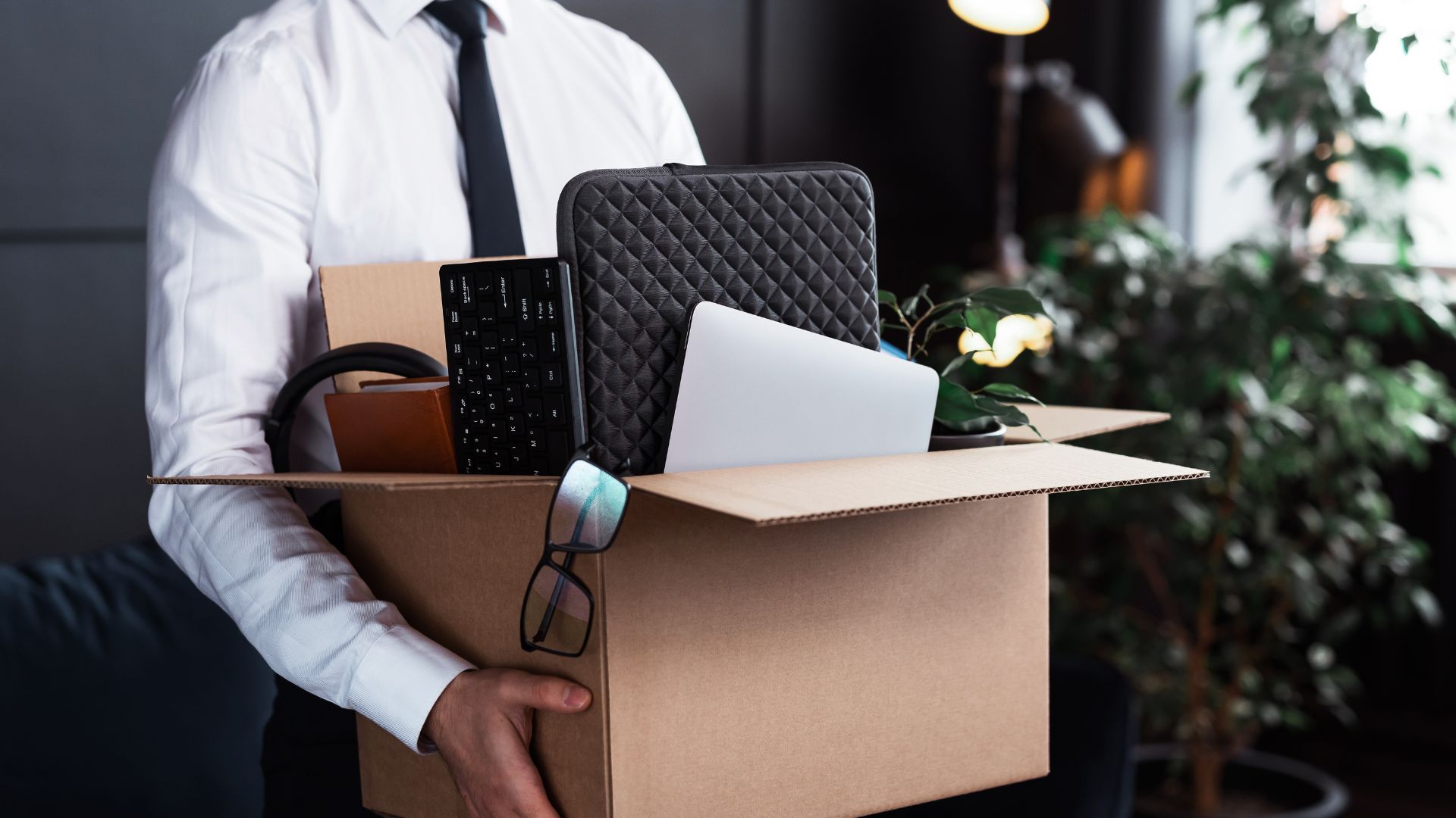 شركات التكنولوجيا تقلّص آلاف الوظائف: الذكاء الاصطناعي ليس المذنب الوحيد