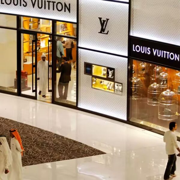 من Louis Vuitton إلى Prada: أزمة مضيق هرمز تضرب الماركات الفاخرة