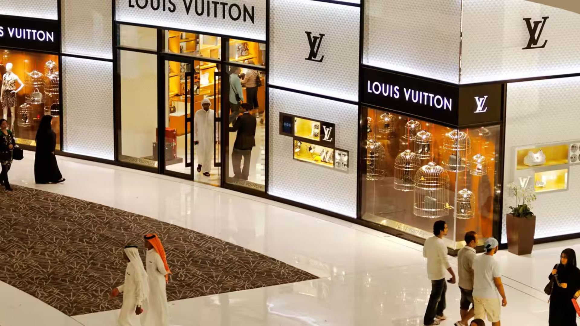 من Louis Vuitton إلى Prada: أزمة مضيق هرمز تضرب الماركات الفاخرة
