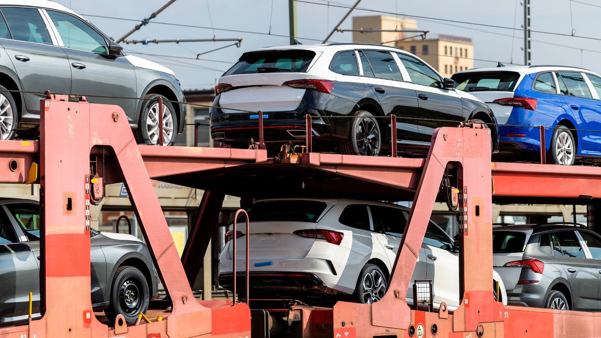 هبوط الدولار سيخفّض سعر السيارات في البلاد حتّى 10%