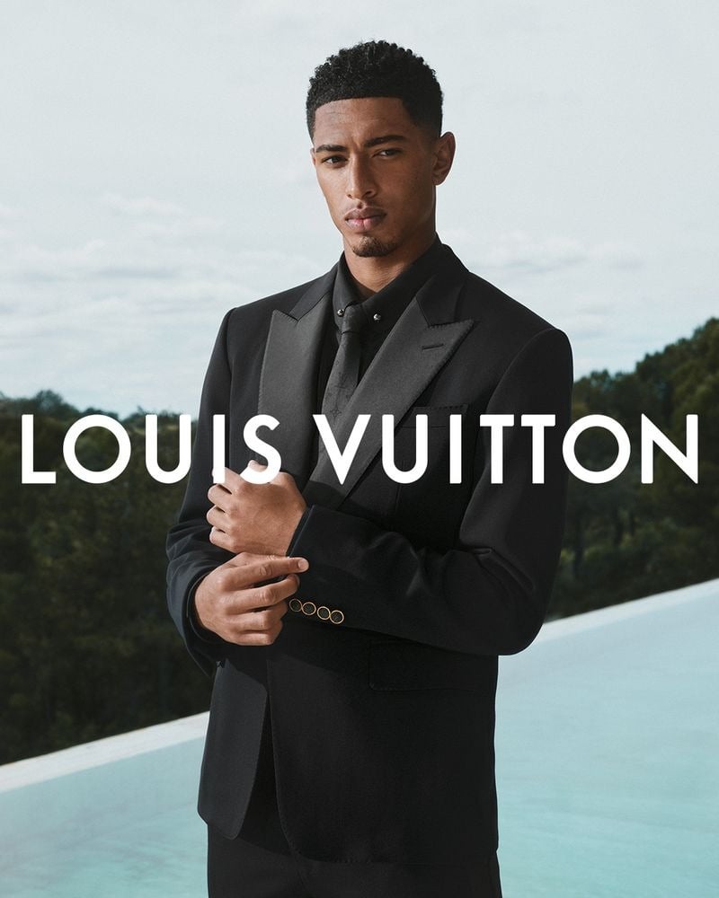 من الحافلة إلى الملعب: كيف تحوّل دخول اللاعبين لعرض أزياء؟ 4 Jude Bellingham Louis Vuitton Formalwear Campaign 004 1