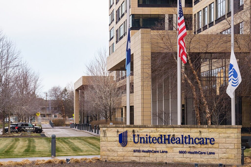 الولايات الأمريكية تشن حربًا على أباطرة التأمين الصحي.. فهل تنجح في تفكيكهم؟ 2 1280px UnitedHealthcare Corporate Headquarters December 8 2024 54191437643