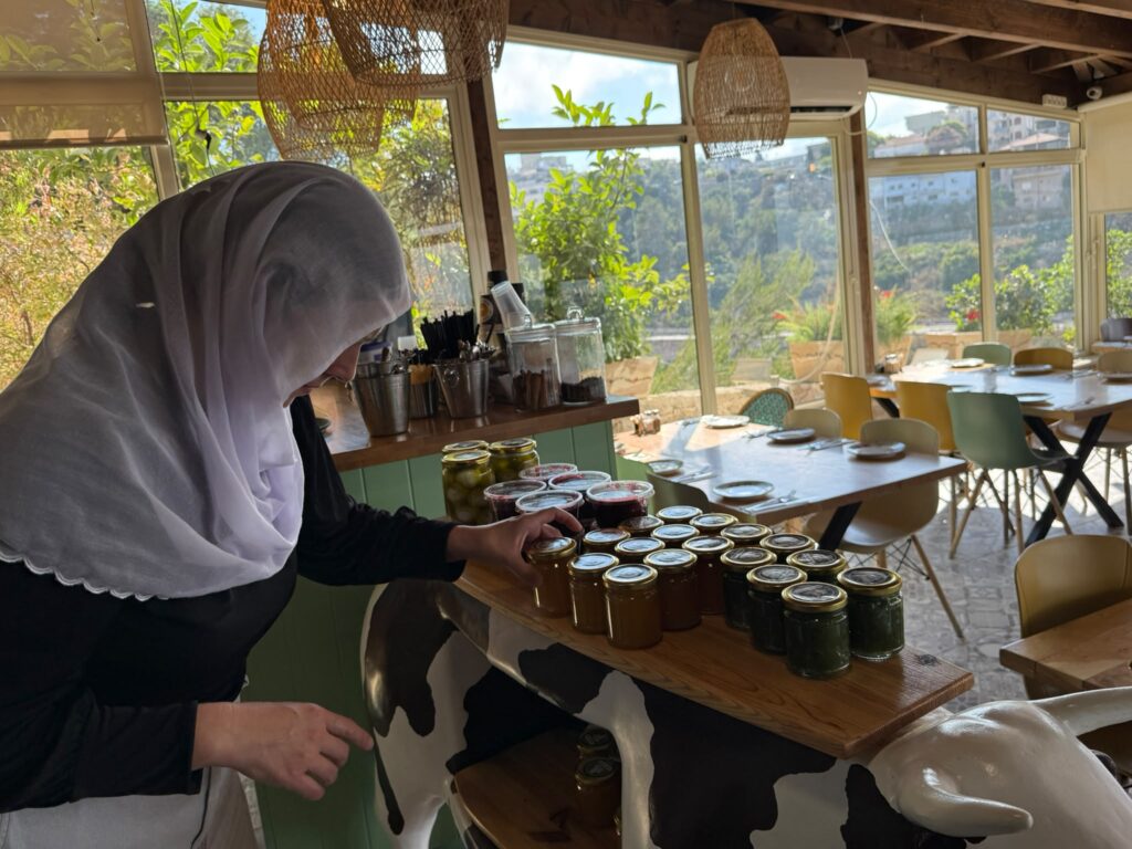 "ريادة الأعمال ليست أصعب من تربية الأطفال".. كيف صنعت مياسة حلبي نموذجًا اقتصاديًا صامدًا في عسفيا؟ 4 584db651 f2e1 422c a322 d76c2a126d2b