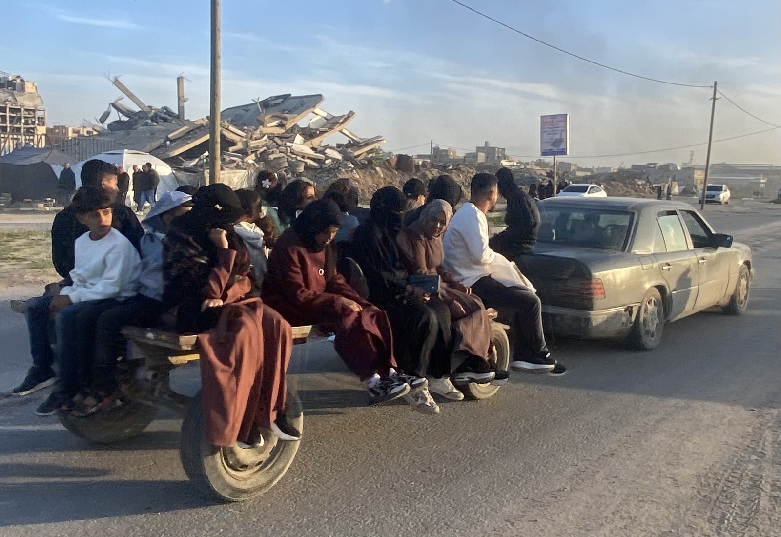 "العقلاة": إحدى وسائل النقل الأخيرة المتاحة في غزة