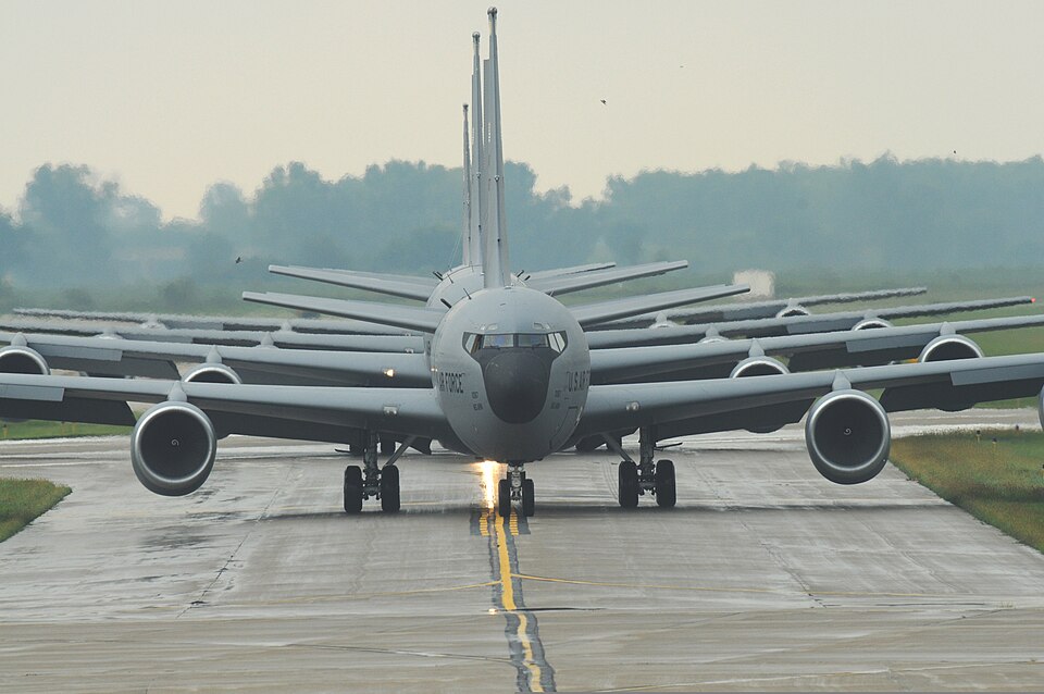 احزموا حقائبكم: الطائرات الأميركية لن تفسد إجازتكم 2 KC 135R