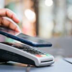 الدفع خارج البلاد بأقل العمولات: مقارنة بين مختلف طرق الدفع