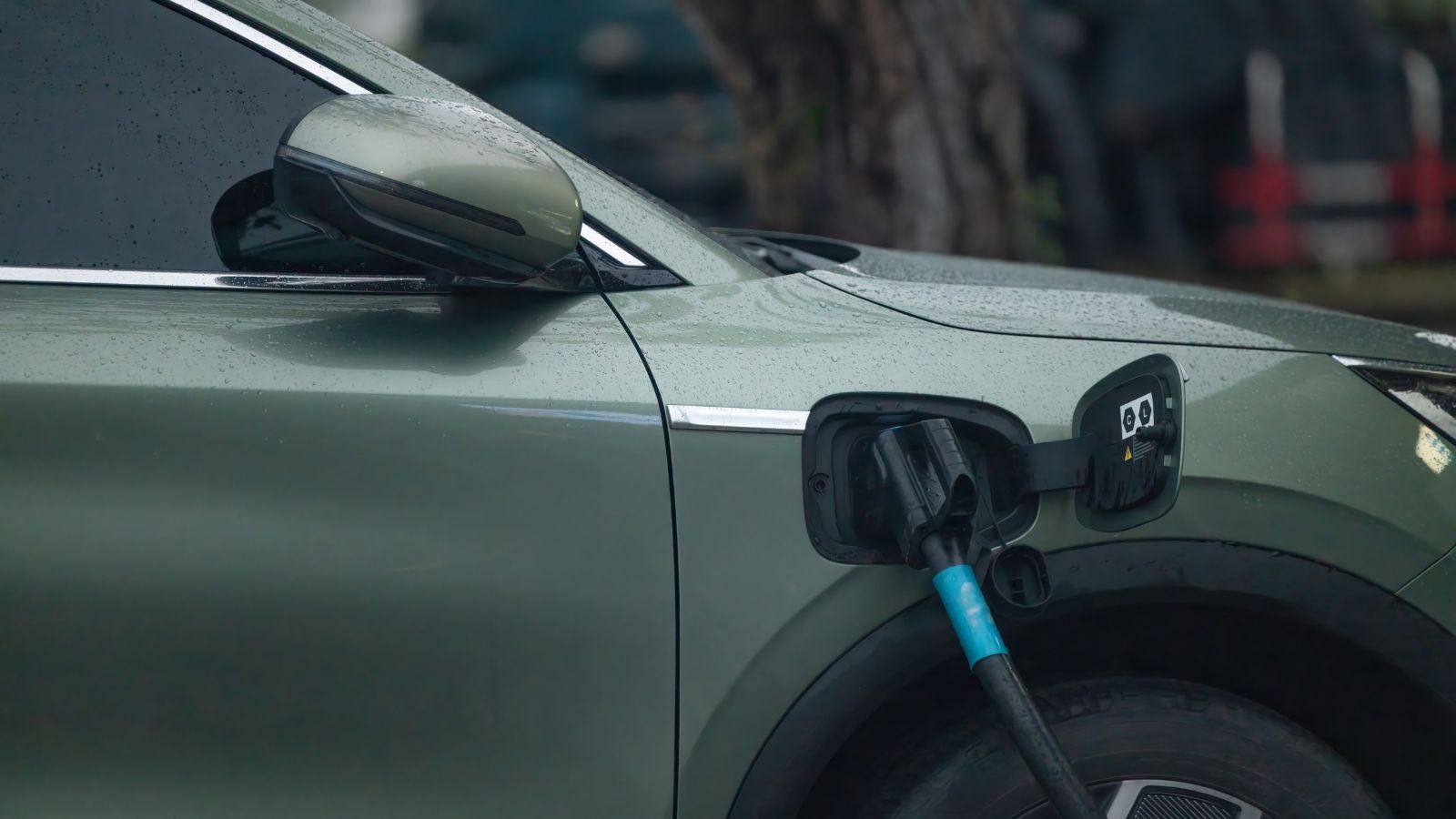 تنوي شراء سيارة Plug-in Hybrid؟ ستدفع أكثر ابتداءً من 2027