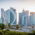 قطر تخفّض ميزانيتها 30% واستثماراتها 85% بعد تضرر صادرات الغاز نتيجة إغلاق هرمز