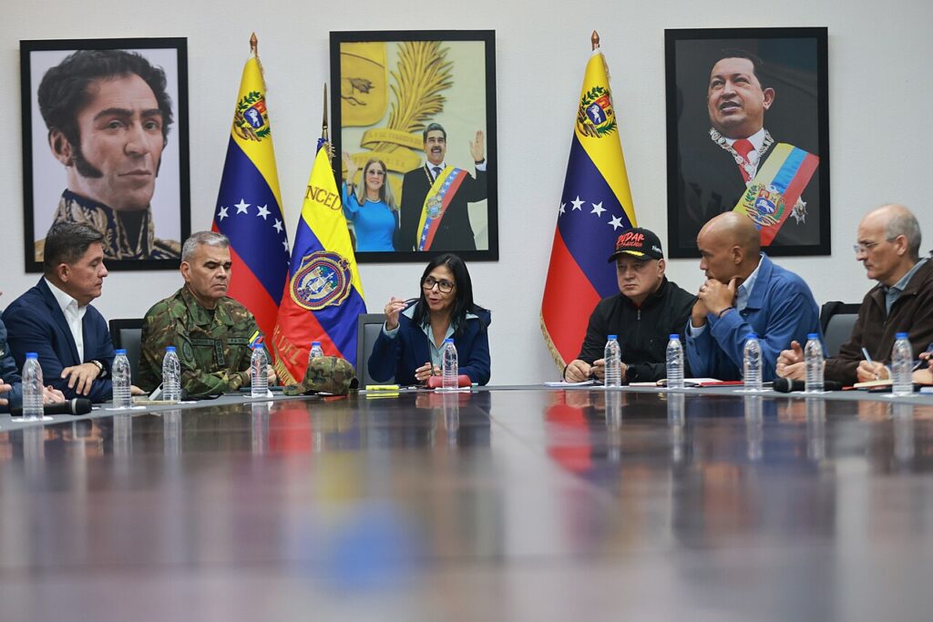 خطفوا الرئيس والآن النفط: تفاصيل "الاتفاق" الأمريكي مع فنزويلا 3 1280px Presidenta Encargada Delcy Rodriguez lidera Consejo de Ministros para garantizar la paz y soberania nacional 02