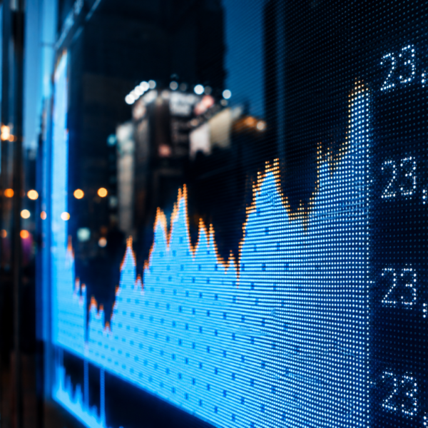 وول ستريت تغلق على ارتفاع.. إنفيديا تقفز 8.7%