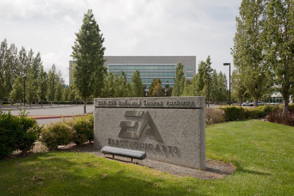 إتمام الاستحواذ على EA بقيمة 55 مليار دولار وتحويلها إلى شركة خاصة 2 Electronic Arts Redwood City May 2011