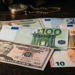 الدولار يلامس 2.99 شيكل.. وترقب قرار الفائدة يفرض الحذر على الأسواق