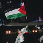 من هو الملياردير اليهودي الذي أقصى ماكلمور من جولة إد شيران؟