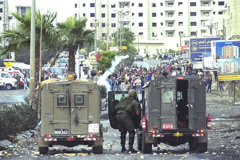 عشية الانتخابات الجدل حول الخدمة المدنية يحتدم بين القيادات العربية، فماذا يقول الشباب؟ 6 6a9d3e98aa3bb2bea2ccd29e אוקטובר 2000 דובר צה ל