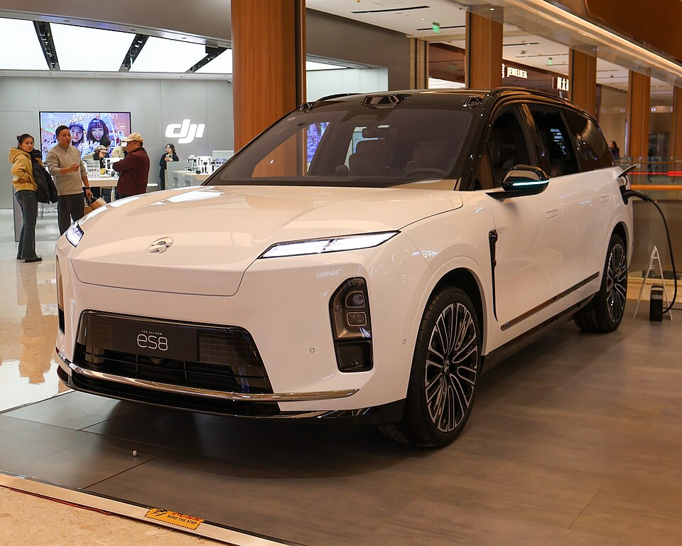 ترغب في شراء سيارة صينية؟ كيف تعرف إذا كانت ستختفي من السوق؟ 5 CHN Jiangsu Showcar Nio ES8 No plate 2025 12 20