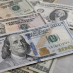 الدولار فوق 3.04 شيكل.. والأسواق تترقب الفائدة الأميركية والتضخم المحلي