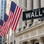 وول ستريت تغلق على ارتفاع بدعم من تراجع أسعار النفط