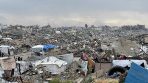 «اقتصاد الخيمة» في غزة: من شحن الهواتف إلى جرّ العربات 4 «اقتصاد الخيمة» في غزة: من شحن الهواتف إلى جرّ العربات