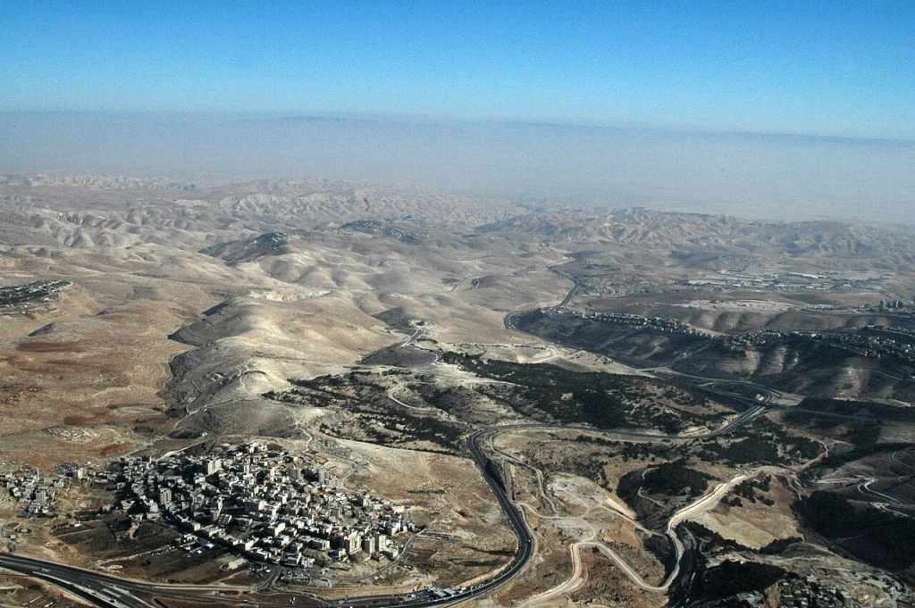 رغم العقوبات الأوروبية: عطاءات جديدة في مشروع E1 لبناء آلاف الوحدات الاستيطانية 2 المنطقة المشمولة ضمن مخطط E1، الصورة: ويكيميديا
