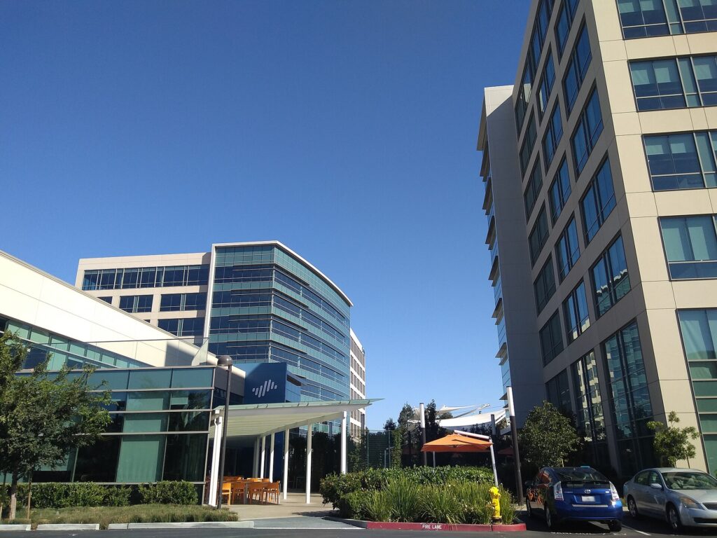 نتائج قوية وتوقعات إيجابية لـ"بالو ألتو".. لكن سهمها يتراجع 2 Palo Alto Networks Headquarters South Side 2018